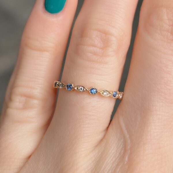 Vintage Inspired Scalloped Sapphire & Diamond Ring - Image 3