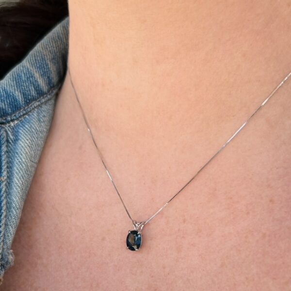 1.63ct Oval Teal Sapphire Pendant - Image 2