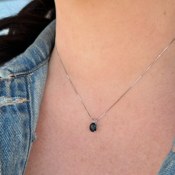 1.63ct Oval Teal Sapphire Pendant - Image 3