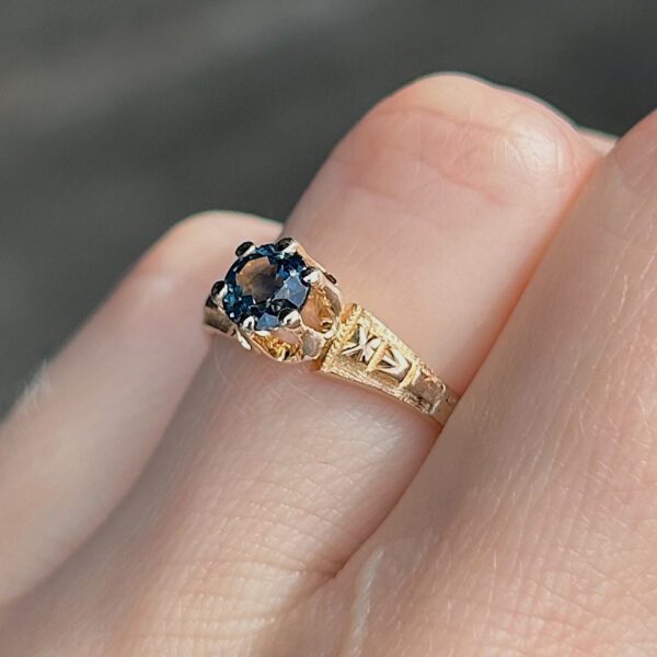 Antique 18k Gold Sapphire Ring - Image 4