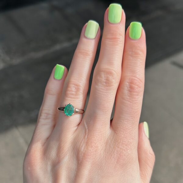 Antique Oval Emerald Ring - Image 2
