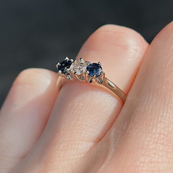 Antique Sapphire & Diamond Three Stone Ring - Image 3
