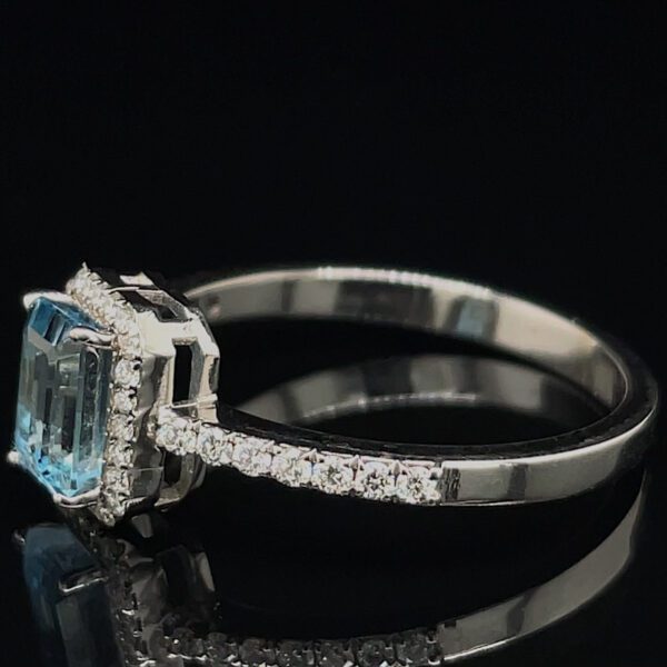 18k White Gold Aquamarine Diamond Ring - Image 2