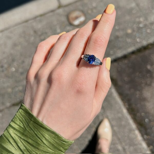 Estate Tanzanite Diamond Ring - Image 4