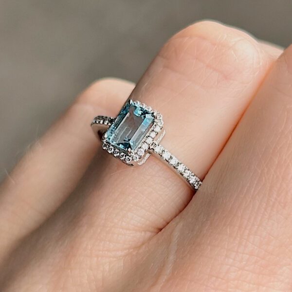 18k White Gold Aquamarine Diamond Ring - Image 5
