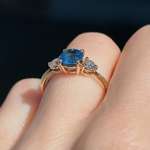 Recycled 3 Stone Sapphire Diamond Ring - Image 4