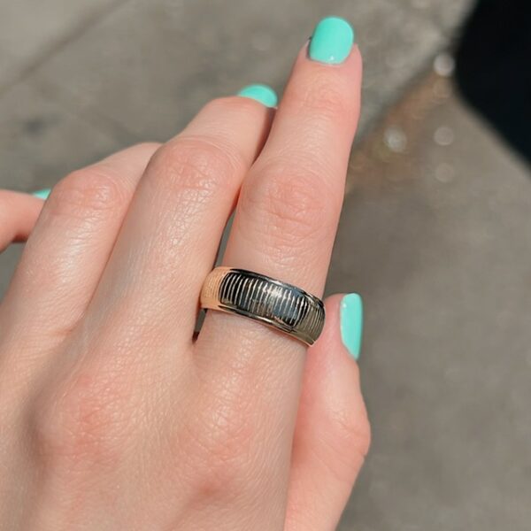 Estate 8mm Ridged Band - Image 2