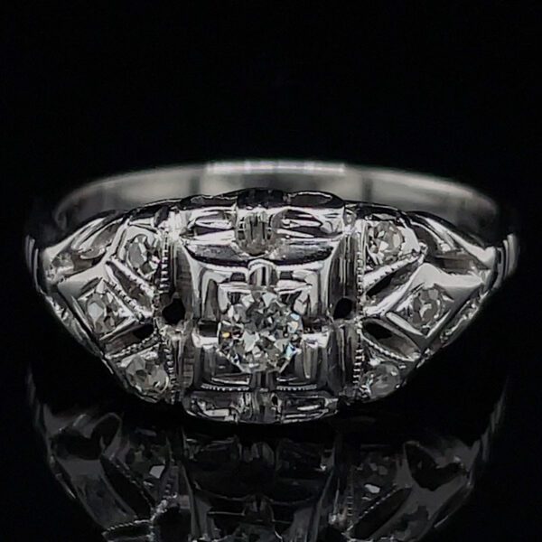 Art Deco 18k White Gold Diamond Ring