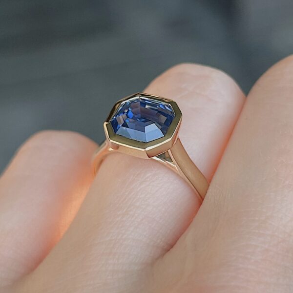 Recycled GIA Certified No Heat 4.05ct Sapphire Engagement Ring - Image 4