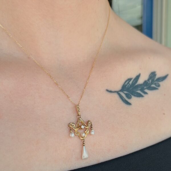 Antique Lavalier Pearl Pendant