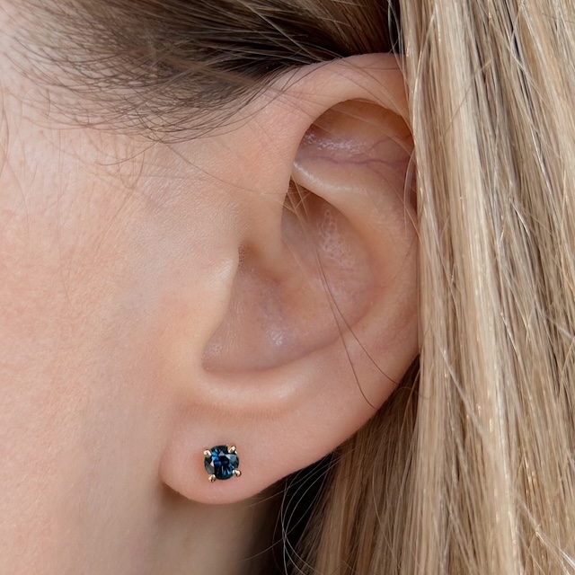 Estate .77ct Round Sapphire Studs - Image 2