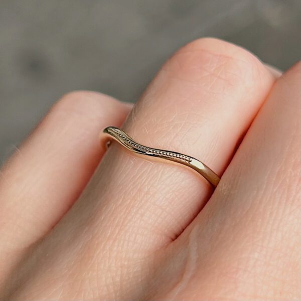 Vintage Inspired Milgrain Contour Band - Image 4
