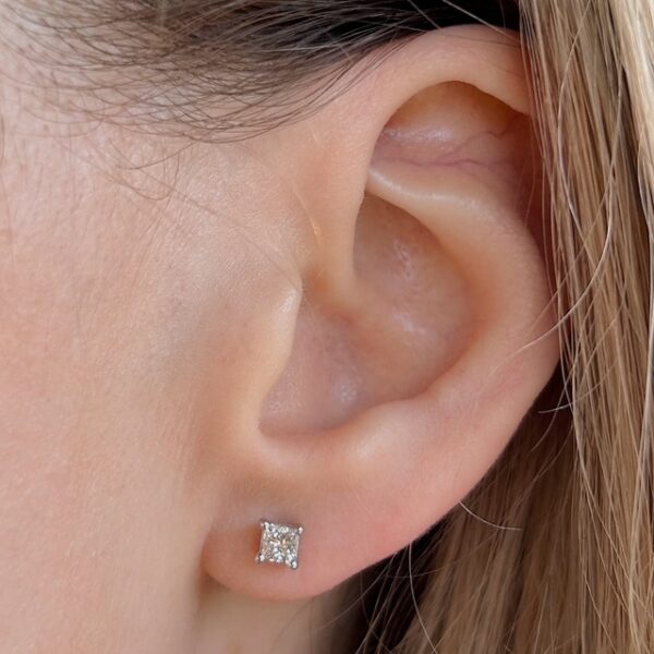 Estate .40ct Diamond Studs - Image 2