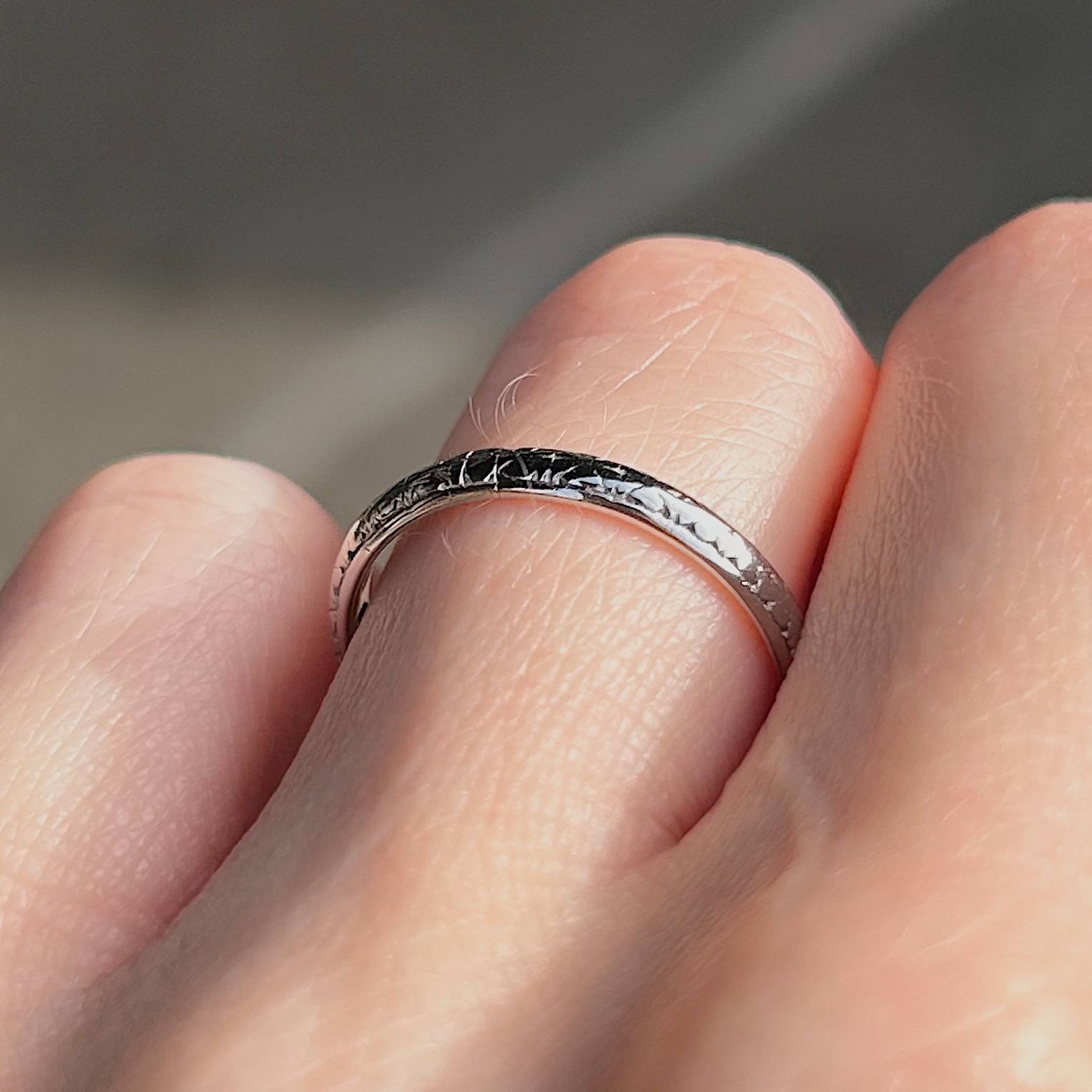 Antique 18k Etched Band - Image 3