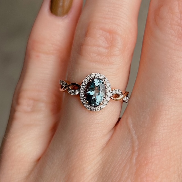 18k Aquamarine & Diamond Ring - Image 3