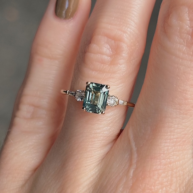 Recycled 1.90ct Sage Green Sapphire Ring - Image 3