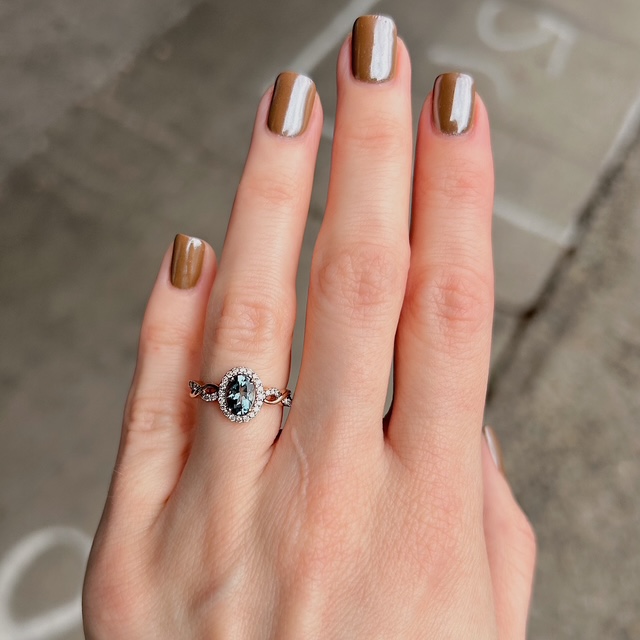 18k Aquamarine & Diamond Ring - Image 2