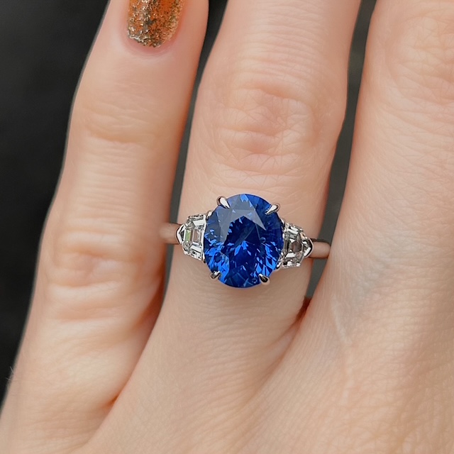 Estate 3.83ct Sri Lankan Sapphire & Diamond Ring - Image 4