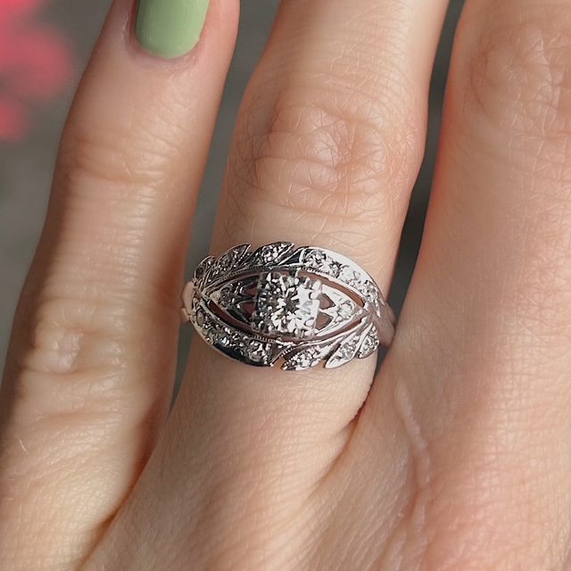 Estate 1940's Wreath Style Diamond Ring - Image 4