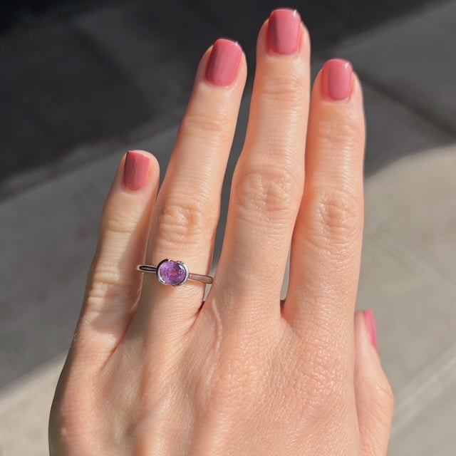 Recycled 1.10ct Pinkish-Purple Semi Bezel Ring - Image 3